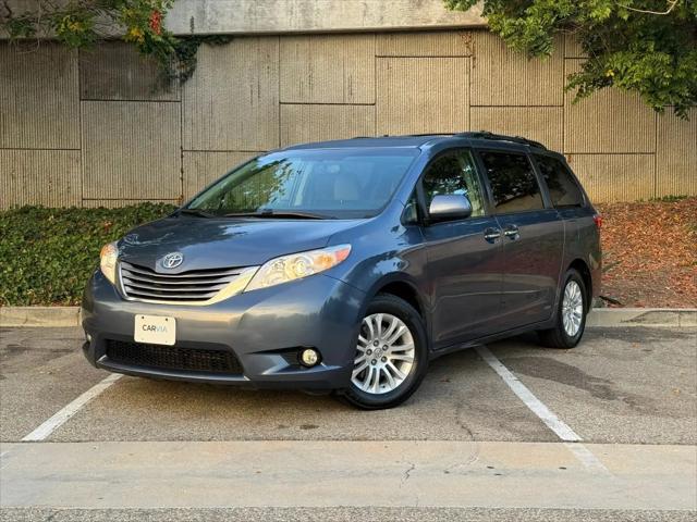 2017 Toyota Sienna XLE 8 Passenger for sale in Los Angeles, CA