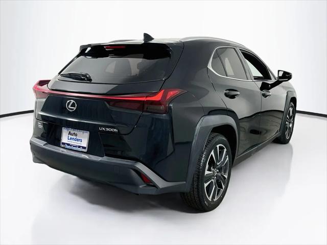 2025 Lexus 300 UX 300h