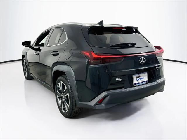 2025 Lexus 300 UX 300h