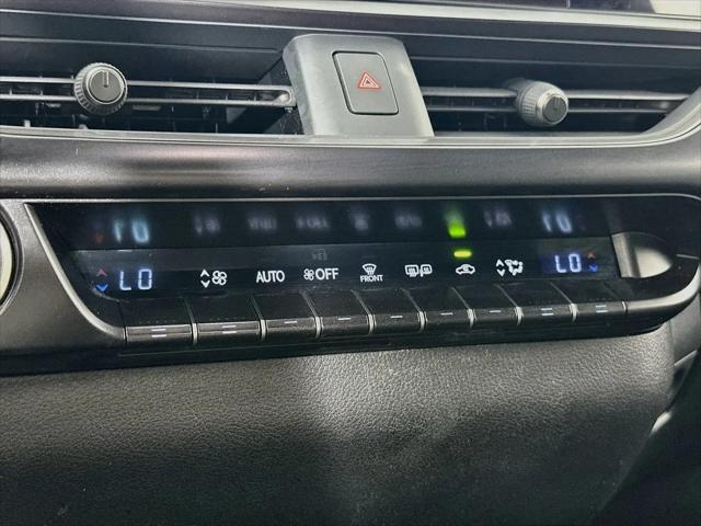 2025 Lexus 300 UX 300h