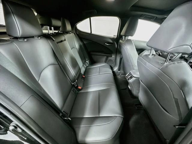 2025 Lexus 300 UX 300h