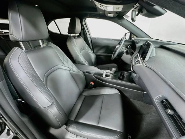 2025 Lexus 300 UX 300h