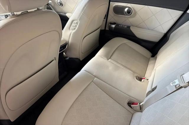 2027 Genesis GV60 Prestige 20