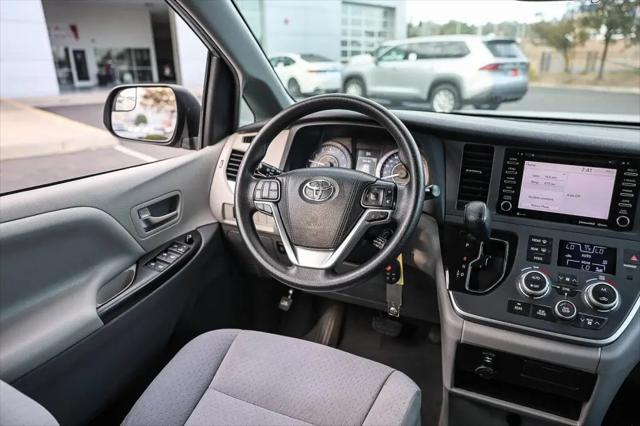 2020 Toyota Sienna LE