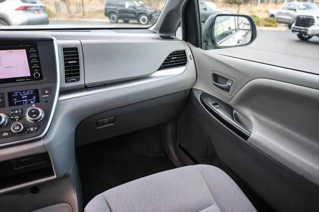 2020 Toyota Sienna LE