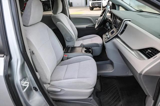 2020 Toyota Sienna LE