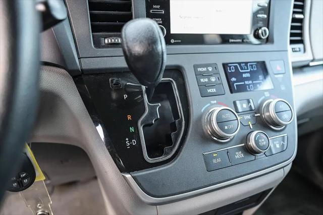 2020 Toyota Sienna LE