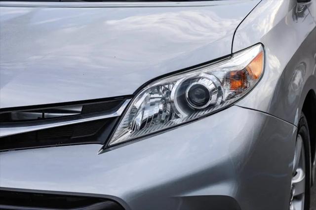 2020 Toyota Sienna LE