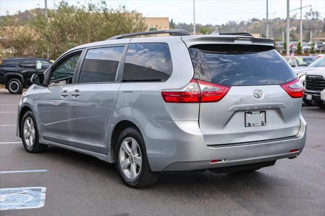 2020 Toyota Sienna LE