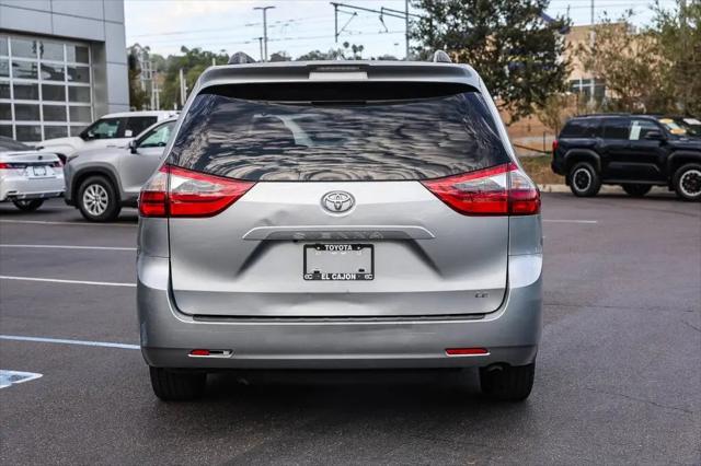 2020 Toyota Sienna LE