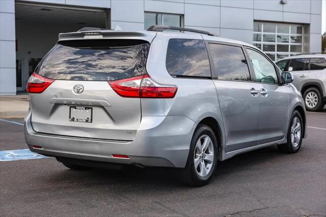 2020 Toyota Sienna LE