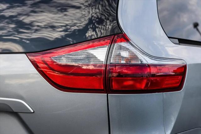 2020 Toyota Sienna LE