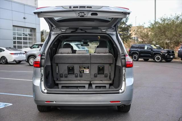 2020 Toyota Sienna LE
