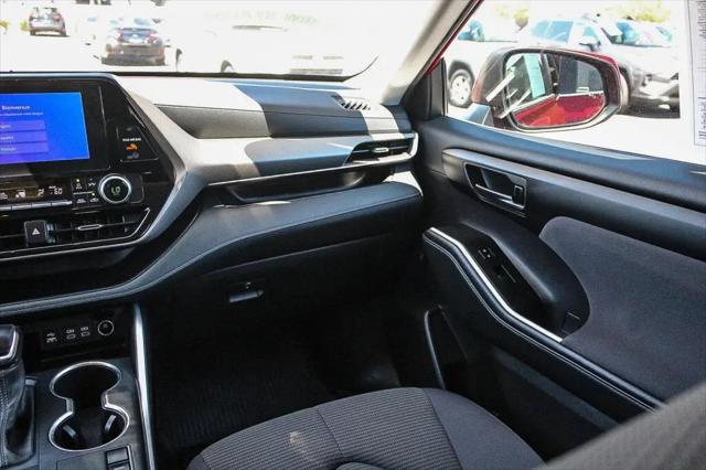 2025 Toyota Highlander LE