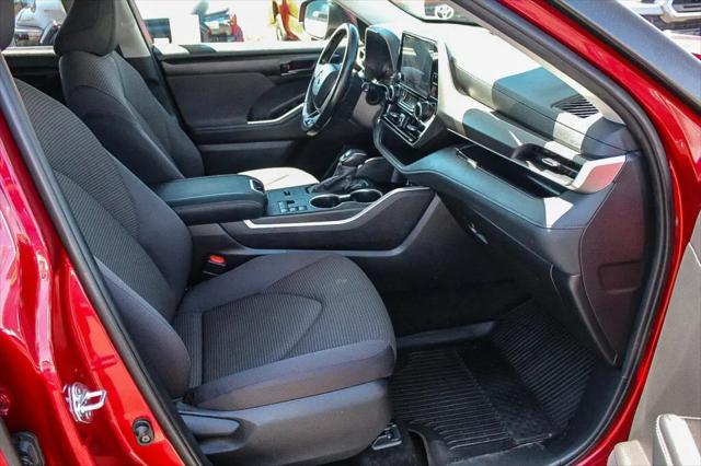 2025 Toyota Highlander LE