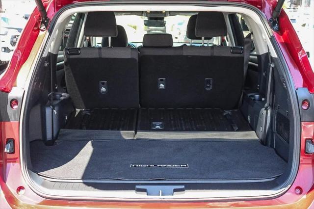 2025 Toyota Highlander LE