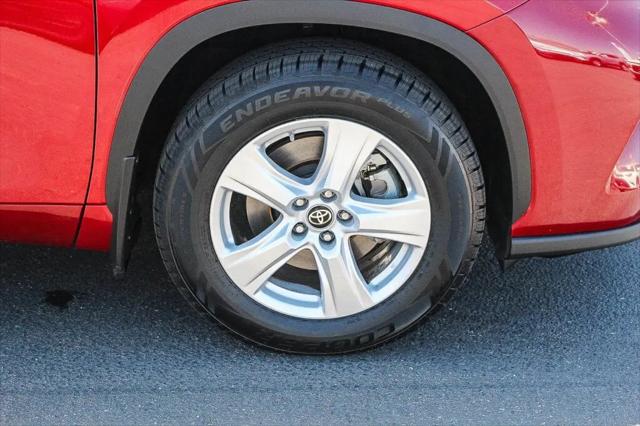 2025 Toyota Highlander LE