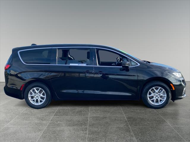 2024 Chrysler Pacifica Touring