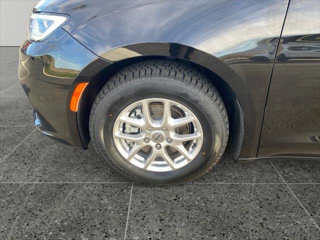 2024 Chrysler Pacifica Touring