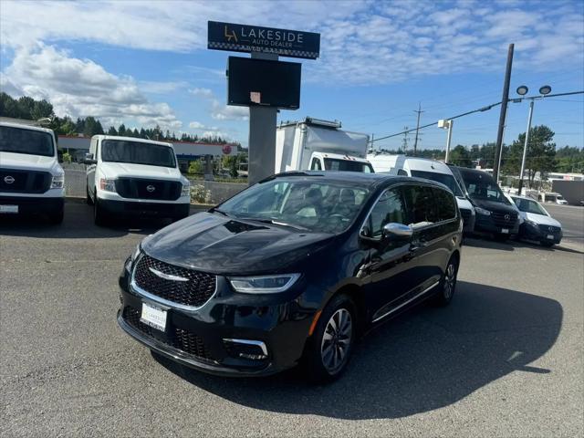 2023 Chrysler Pacifica Hybrid Limited for sale in Lynnwood, WA
