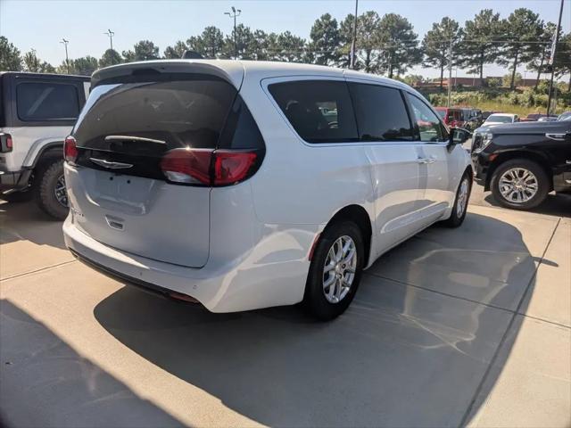 2027 Chrysler Pacifica LX