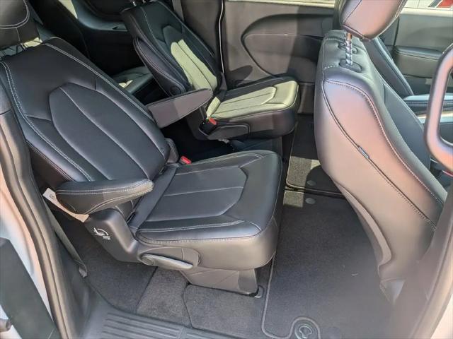 2027 Chrysler Pacifica LX