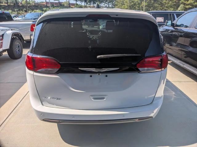 2027 Chrysler Pacifica LX