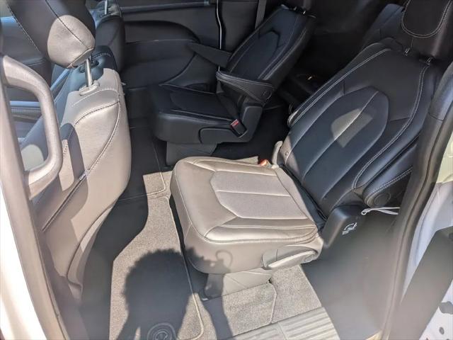 2027 Chrysler Pacifica LX