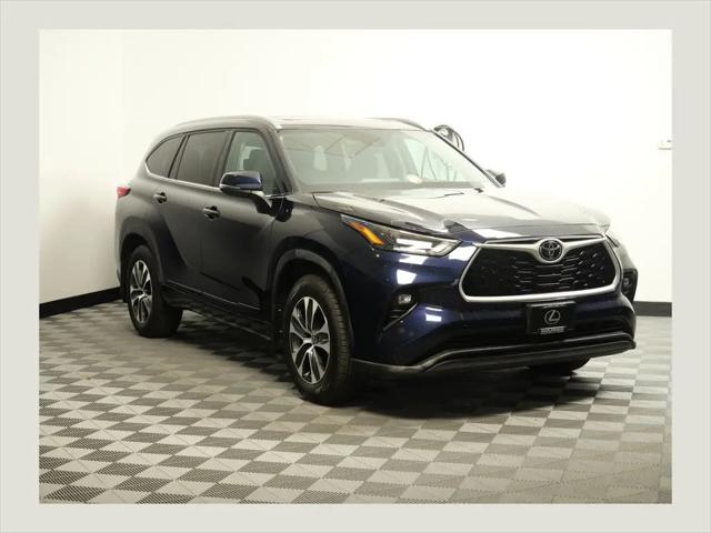 2022 Toyota Highlander XLE for sale in Maplewood, MN