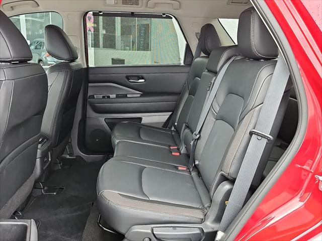 2023 Nissan Pathfinder SL 4WD