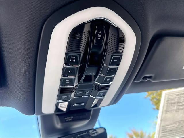 2023 Porsche Macan Macan