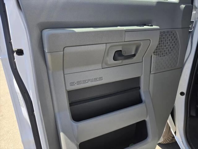2018 Ford E-350 Cutaway E-350