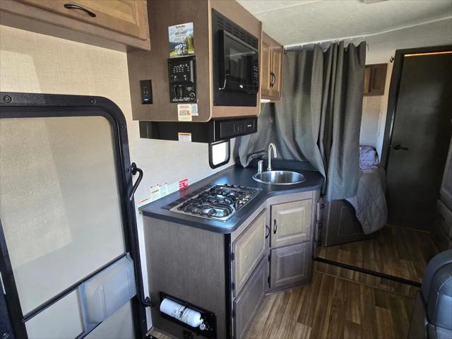 2018 Ford E-350 Cutaway E-350