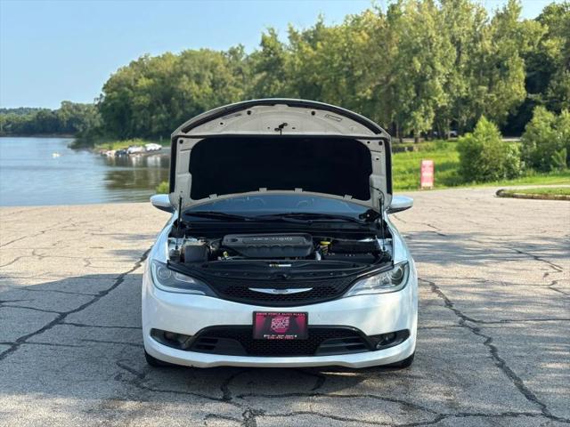 2016 Chrysler 200 S