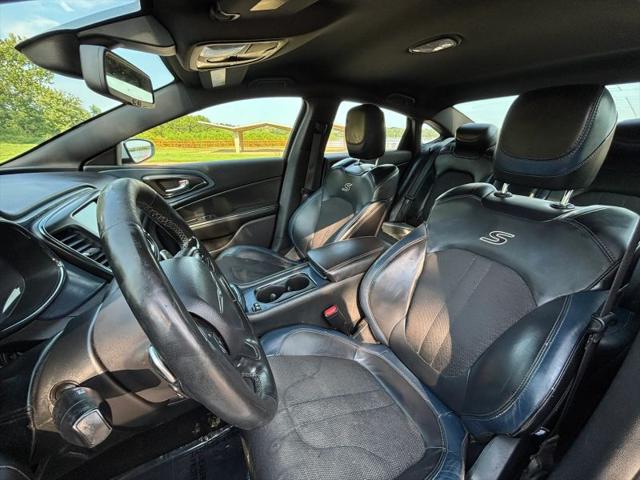 2016 Chrysler 200 S