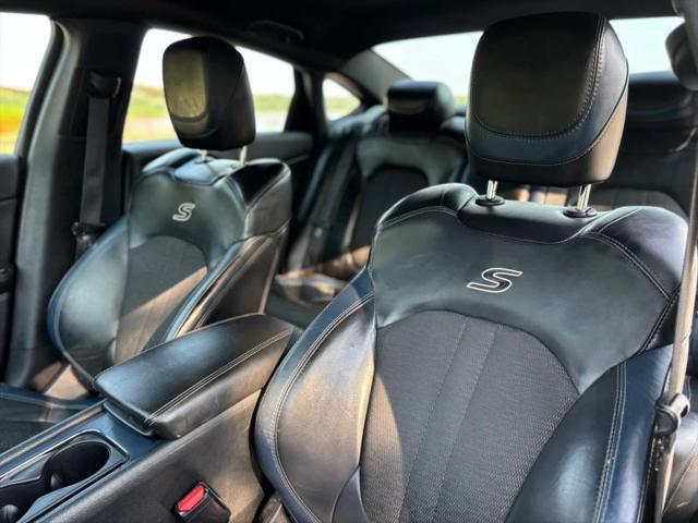 2016 Chrysler 200 S