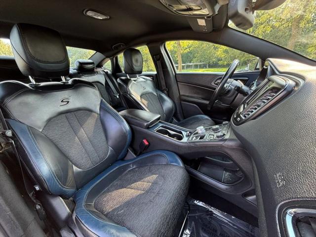 2016 Chrysler 200 S
