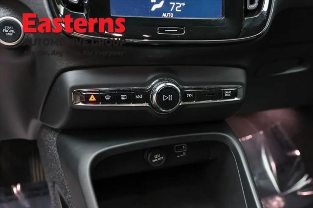 2021 Volvo XC40 T4 Momentum