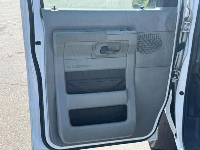 2010 Ford E-350 Super Duty XLT