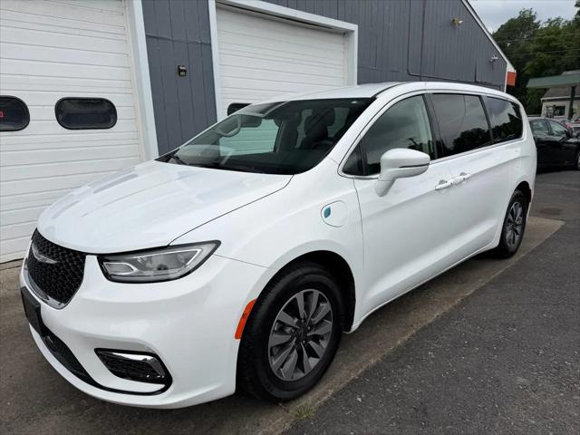 2022 Chrysler Pacifica Hybrid Touring L for sale in Binghamton, NY
