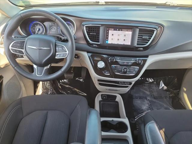 2024 Chrysler Voyager LX