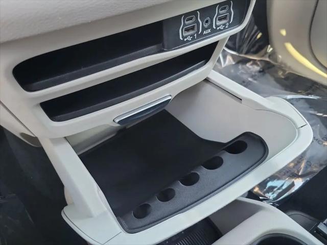 2024 Chrysler Voyager LX