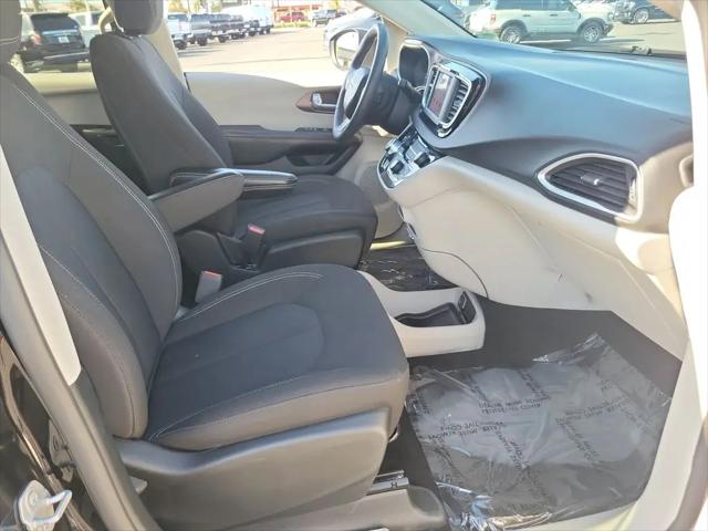 2024 Chrysler Voyager LX