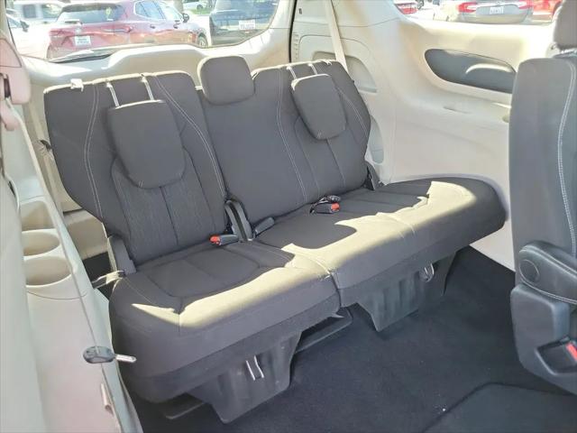 2024 Chrysler Voyager LX