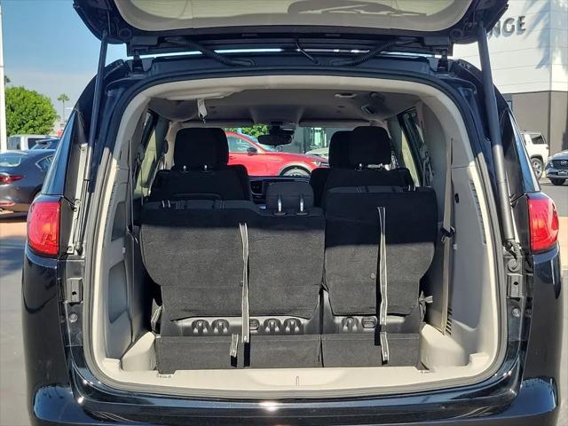 2024 Chrysler Voyager LX