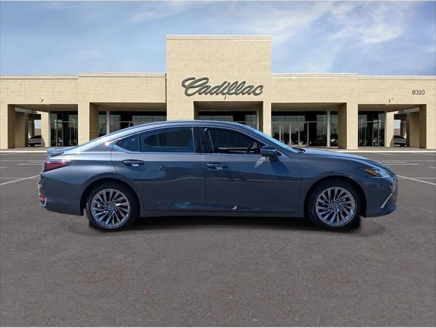 2025 Lexus ES 300h Luxury
