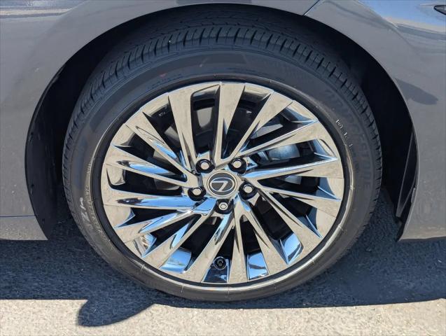 2025 Lexus ES 300h Luxury
