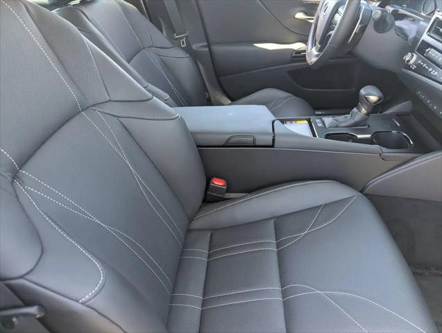 2025 Lexus ES 300h Luxury