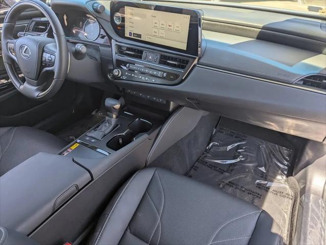 2025 Lexus ES 300h Luxury