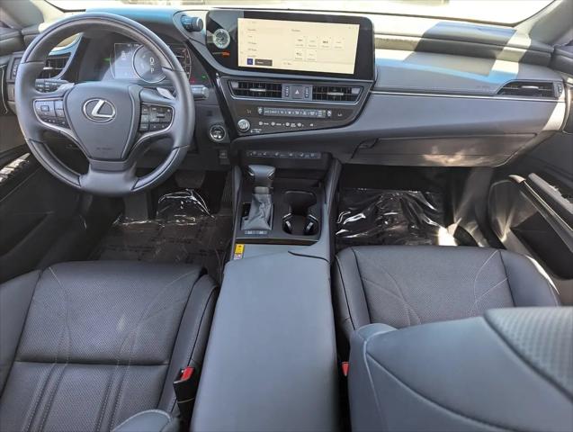 2025 Lexus ES 300h Luxury
